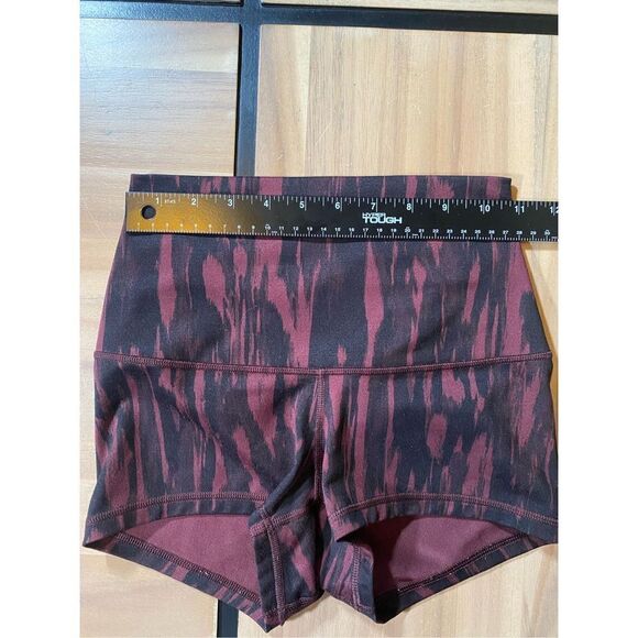 Lululemon Athletic Shorts‎ - Picture 4 of 5